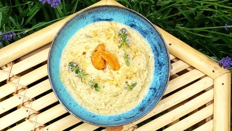 Un bol de houmous fait maison
